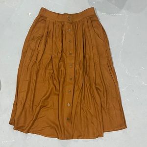 Brown mid length skirt with pockets